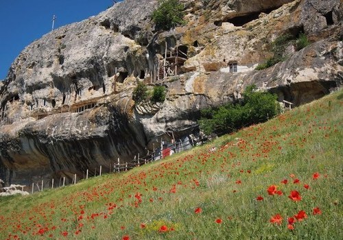 Есть ли жизнь в пещерном монастыре Челтер-Мармара? (ФОТО)