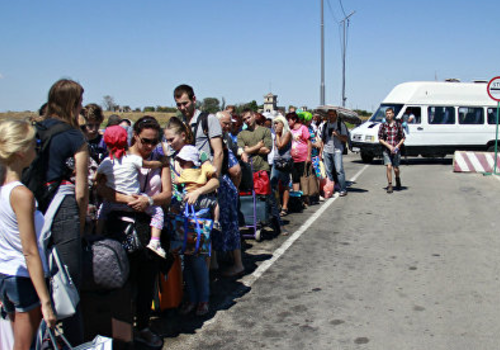 Туристическая блокада: как украинцев десять часов на жаре отучают ездить в Крым ФОТО