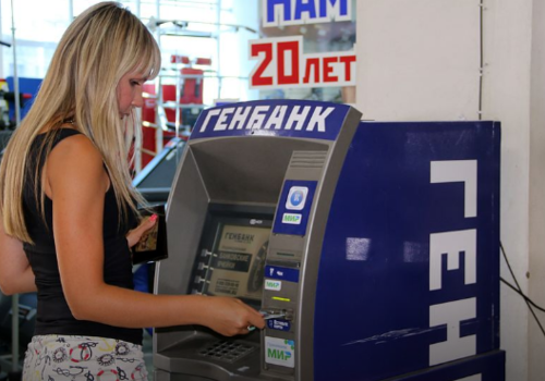 Крымчане штурмуют банкоматы из-за слуха о банкротстве Генбанка