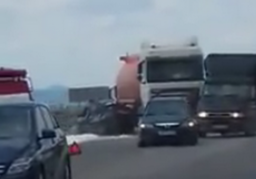 В Крыму бензовоз раздавил легковушку - водитель и пассажир погибли ФОТО, ВИДЕО