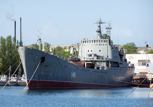 Командир десантного корабля в Севастополе вымогал деньги у подчиненных