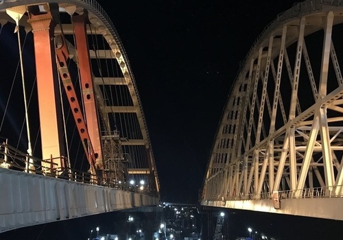Автодорожную арку Керченского моста подняли на опоры ФОТО