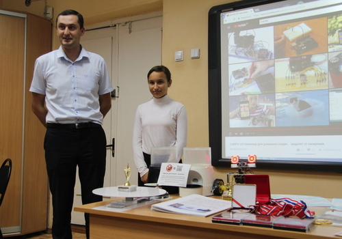 Школьница из Севастополя запатентовала первый в мире тренажёр-"автомат" для кошек ВИДЕО