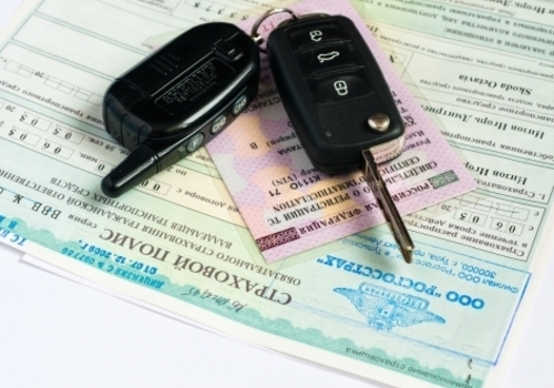 Крымским водителям напомнили о сроке переоформления "украинских" машин