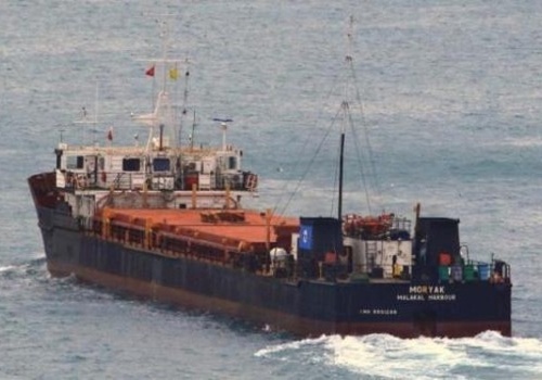 Брошенное у берегов Крыма судно с голодающим экипажем зашло в порт Керчь