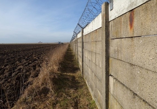Строительство 50-километрового забора на границе Крыма с Украиной закончится до июля 2018 года