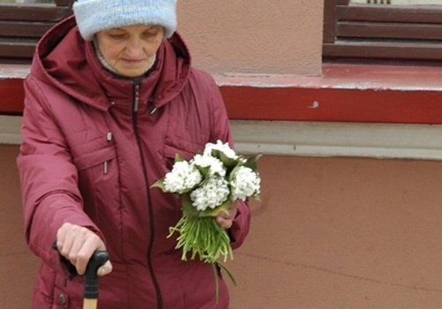 Крымская бабушка с псориазом набрала подснежников на 500 тысяч рублей