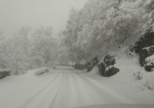 Ай-Петри завалило снегом, автомобилистам пришлось несладко