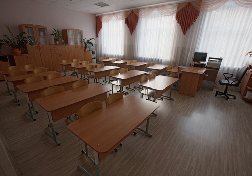 Во всех школах Крыма заменят окна и кровлю