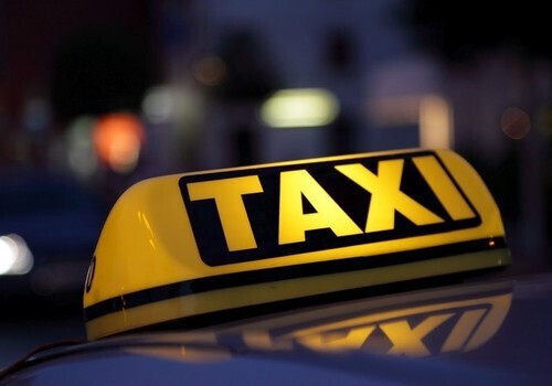 Власти призывают крымчан активно жаловаться на таксистов по телефону
