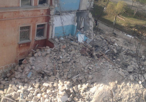 В Керчи разобрали рухнувшее здание КГМТУ, но мусор из камней оставили ФОТО