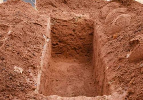 Крымчанин пытался заживо закопать своего соседа