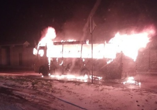 Пассажирский автобус дотла сгорел в Симферополе — водитель в больнице