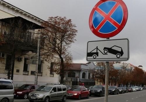 Со вторника в Симферополе запретили парковку по внутреннему кольцу площади Амет-Хана Султана