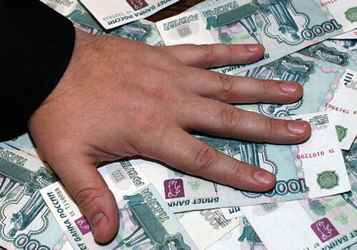 Двое «сотрудников банка» обманом завладели деньгами 44 жителей Крыма
