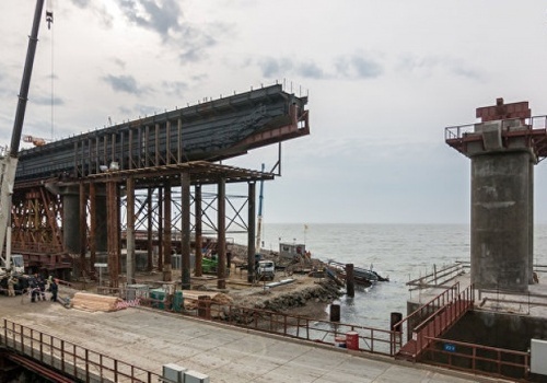 Началось возведение железнодорожных пролетов Крымского моста ФОТО