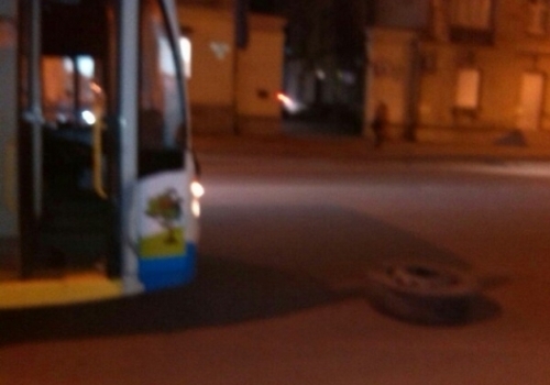 В Севастополе у троллейбуса на ходу отвалилось колесо ФОТО