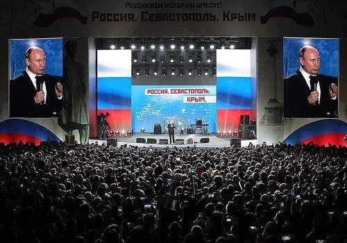 "Я вас крепко-крепко обнимаю": Путин выступил на митинге в Крыму ФОТО