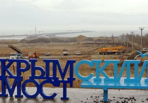 Проезд по Крымскому мосту для легковых авто и автобусов откроется в мае