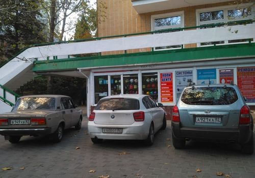 В Ялте всего три парковки работают официально. Остальные незаконны