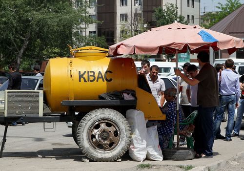 Роспотребнадзор не контролирует работу уличных точек по продаже кваса и молочных коктейлей в Крыму