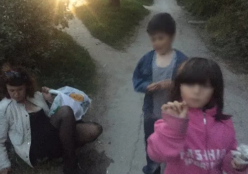 В Севастополе пьяная мать подвергла опасности малолетних детей (фото)