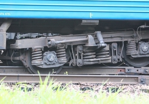 В Крыму из-за гнилых шпал сошли с рельсов два локомотива и тепловоз