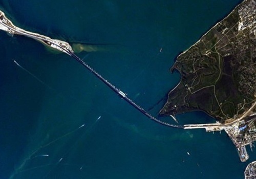 Шкаплеров сделал новые снимки Крымского моста из космоса
