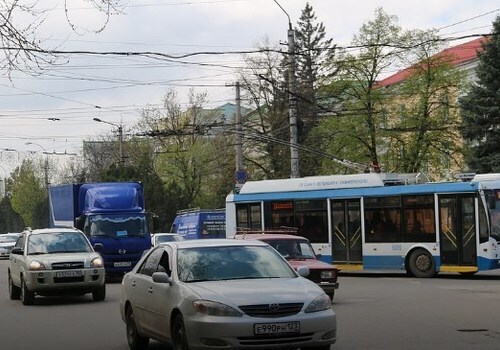 Движение транспорта 9 мая в Крыму: какие дороги перекроют и где запретят парковаться