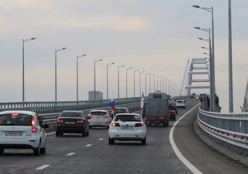 С Крымского моста эвакуировано несколько автомобилей