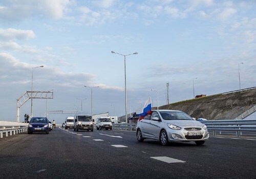 Проезд по Крымскому мосту сделали бесплатным для легковых машин и грузовиков