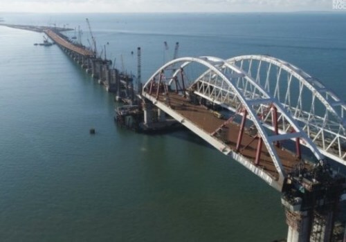 Штраф 2000 рублей получают водители за селфи на Крымском мосту