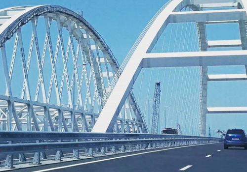 Стало известно, сколько денег крымчане потратили, чтобы прокатиться на такси по мосту через Керченский пролив