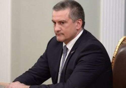 Аксенов с юристами подали жалобу на арест Ростенко