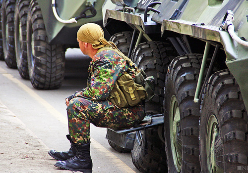Украина стягивает вооружение к крымским границам