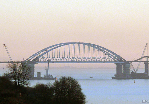 На стройке Крымского моста краном насмерть придавило бетонщика