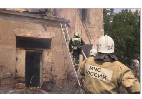 В Крыму четыре часа тушили пожар на 10 гектарах, угрожавший жилым домам ФОТО
