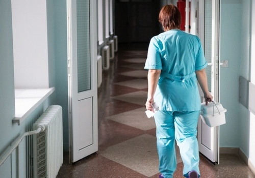Аферисты: из больницы Симферополя уволены 10 из 11 «материковых» врачей