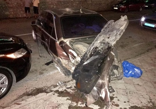 На ЮБК пьяный водитель джипа разбил 5 припаркованных машин и заявил, что "так получилось", - ФОТО, ВИДЕО