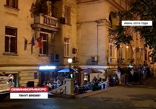 Жильцы главной улицы Севастополя воюют с баром-"оккупантом"