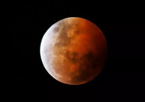 Во время самого длинного затмения над Крымом взойдет «кровавая» Луна