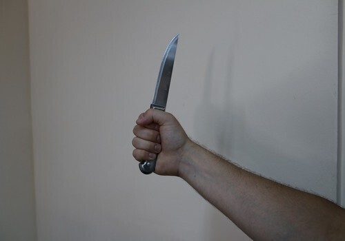Иностранный турист пырнул ножом двух отдыхающих в Керчи