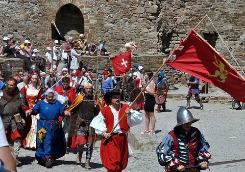 Битва началась: В Судаке открылся рыцарский фестиваль «Генуэзский шлем» ФОТО