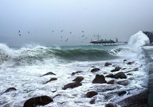 В бушующем море Крыма утонул подросток