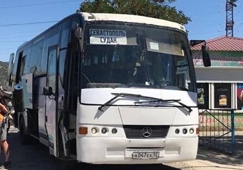 Скандал в Крыму: водитель автобуса бросил туристку, уехав с ее незрячим сыном