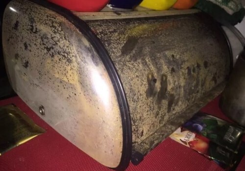 В крымском городе за ночь все металлические предметы покрылись загадочной ржавчиной ФОТО