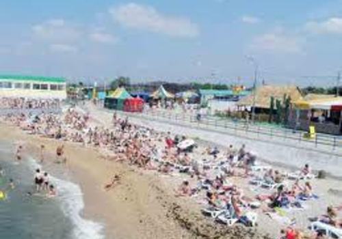 Торговцы и рестораторы бесплатно промышляют на пляже Парка Победы