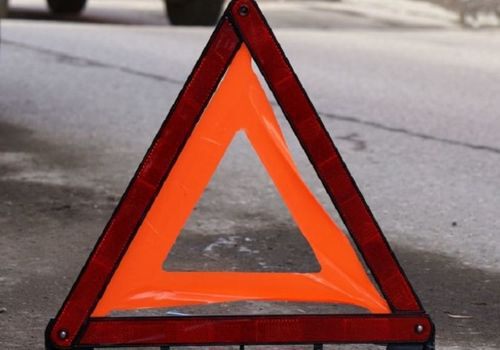 На крымской трассе столкнулись легковушка и грузовик - один водитель погиб ФОТО