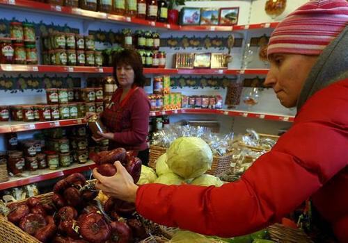 Цены в Крыму не падают из-за спекулянтов, - Аксенов