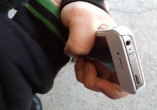 В Крыму москвич украл у подростка мобильный телефон